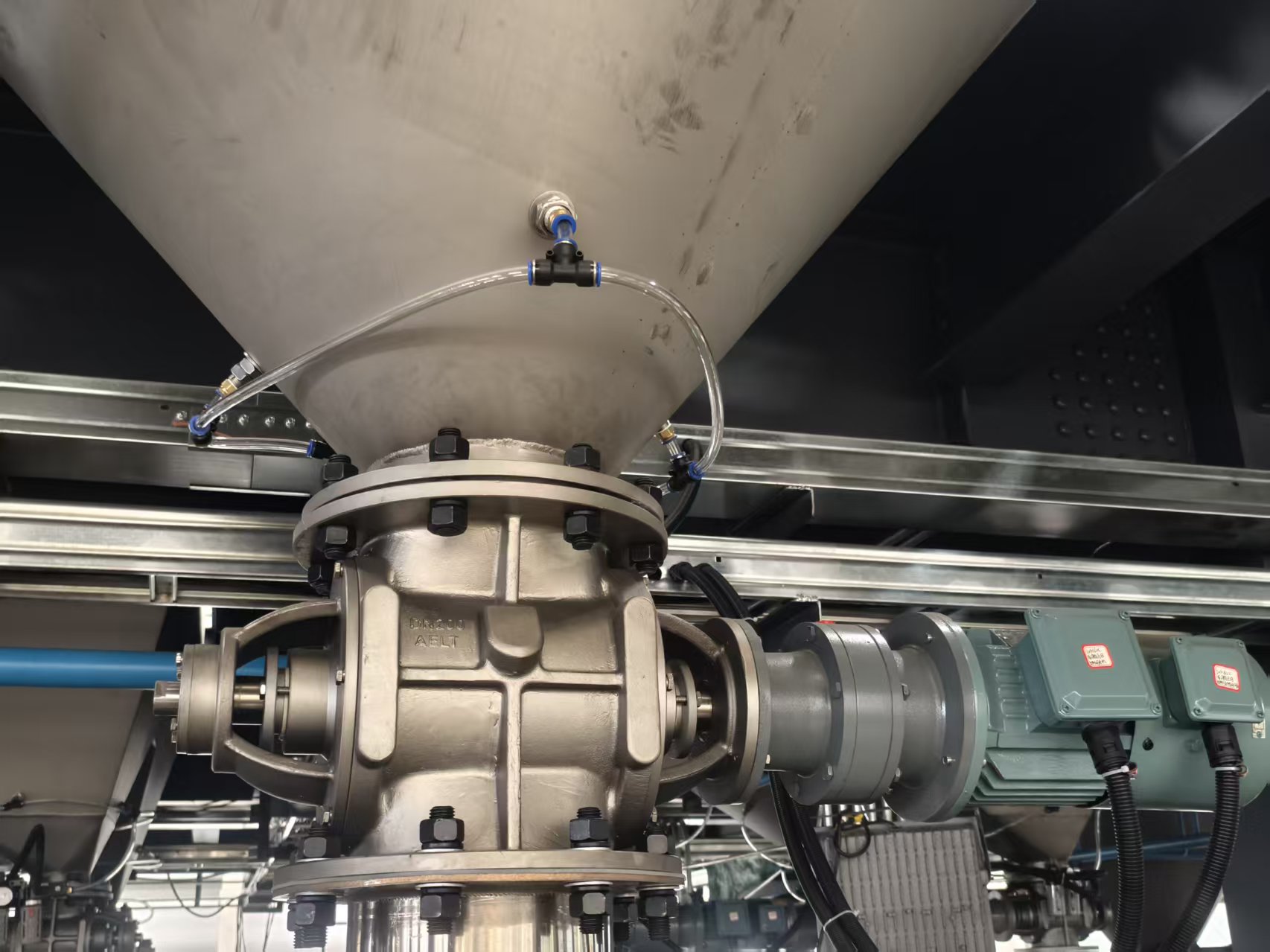 Dust Collection & Discharge in Filtration Systems